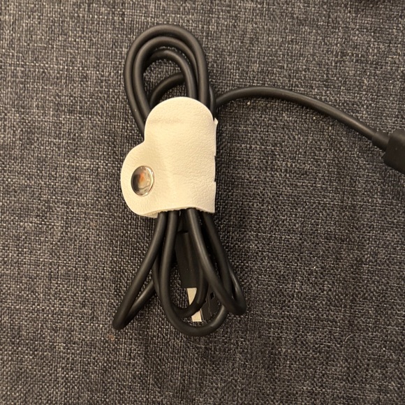 3 pack Heart-Shaped Leather Cord Organizer - Picture 3 of 3